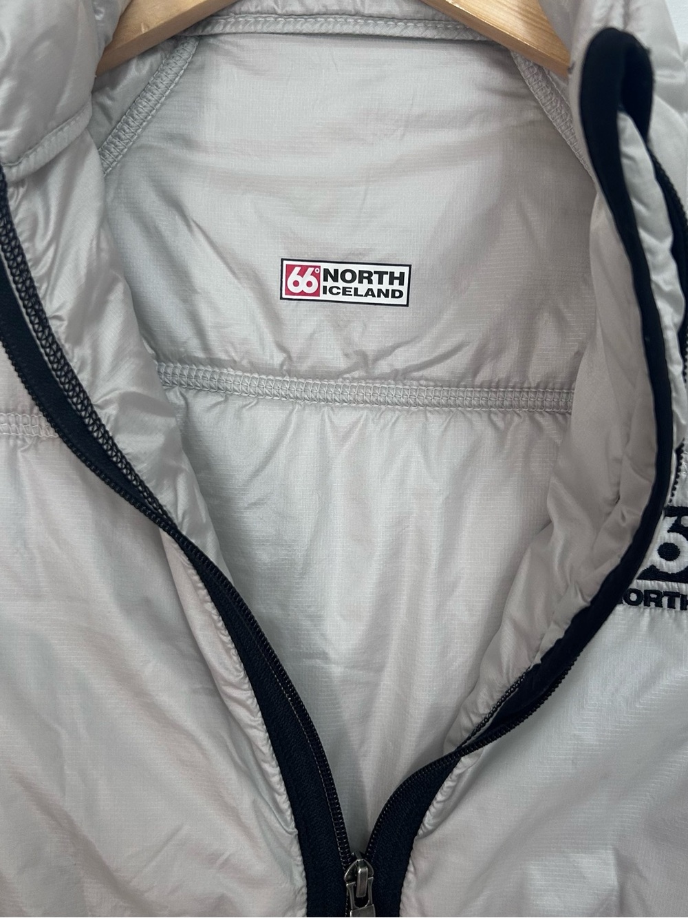 🩶MAKE OFFER🩶 66°North Women's Gray Outdoor Lightweight Puffer Quilted Vest Large - Picture 5 of 8